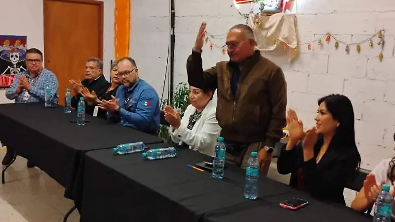 Integrantes de la mesa de honor.